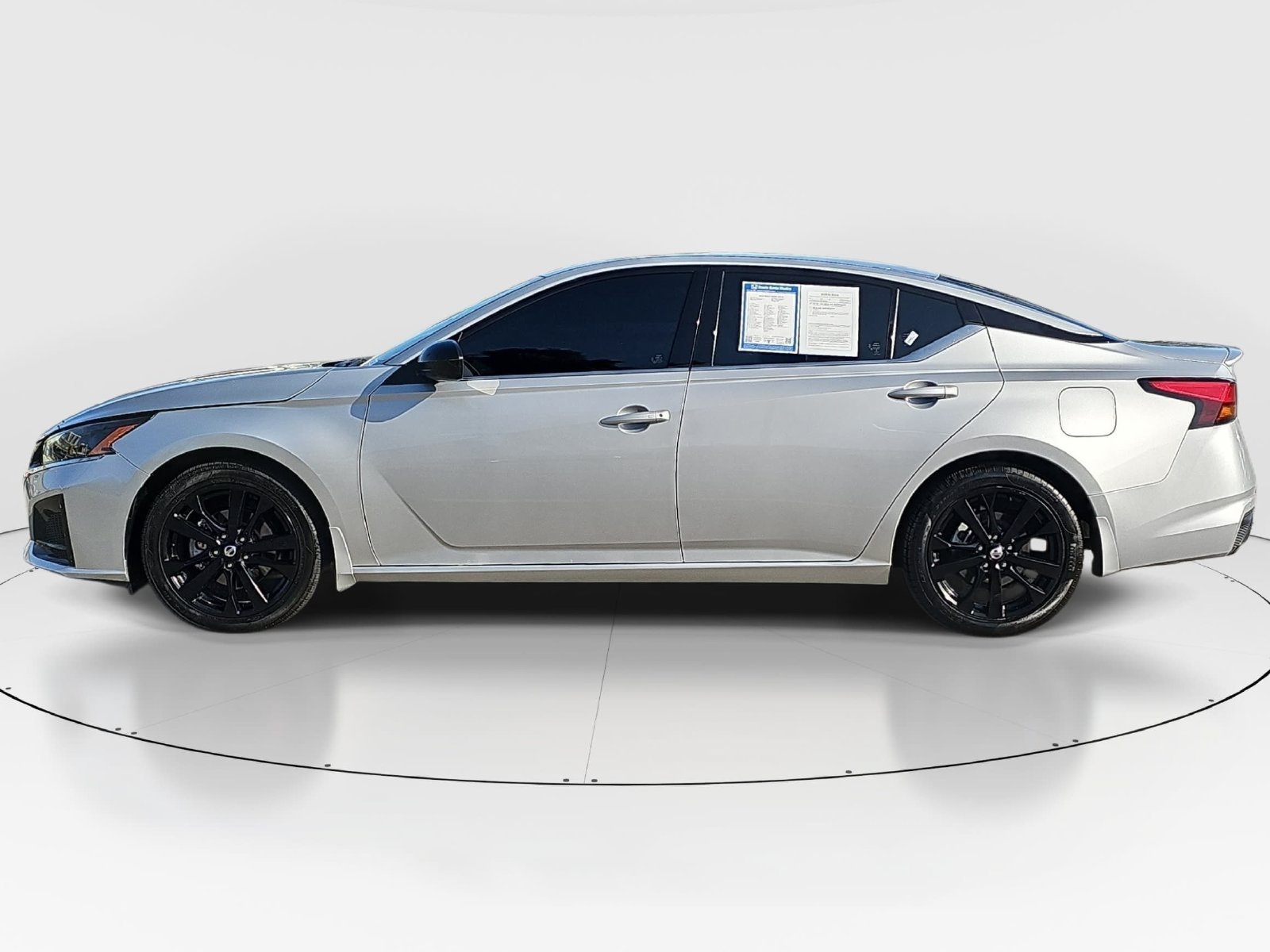 Used 2023 Nissan Altima 2.5 SR w/ SR Premium Package FWD image 8