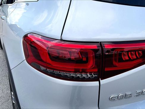 Used 2023 Mercedes-Benz EQB 300 4MATIC image 28