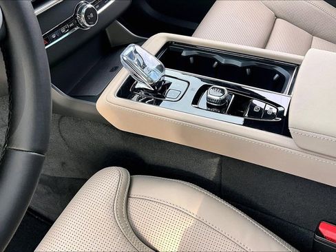 New 2026 Volvo XC90 T8 Ultra AWD/4WD image 32
