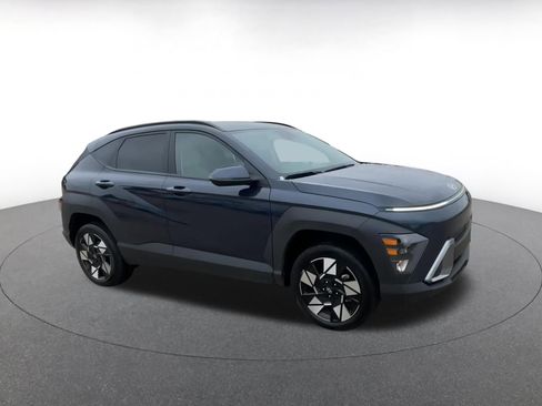 Used 2025 Hyundai Kona SEL image 2