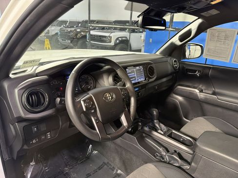 Used 2022 Toyota Tacoma TRD Off-Road image 27