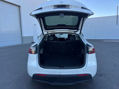 Used 2021 Tesla Model Y Long Range AWD/4WD image 14