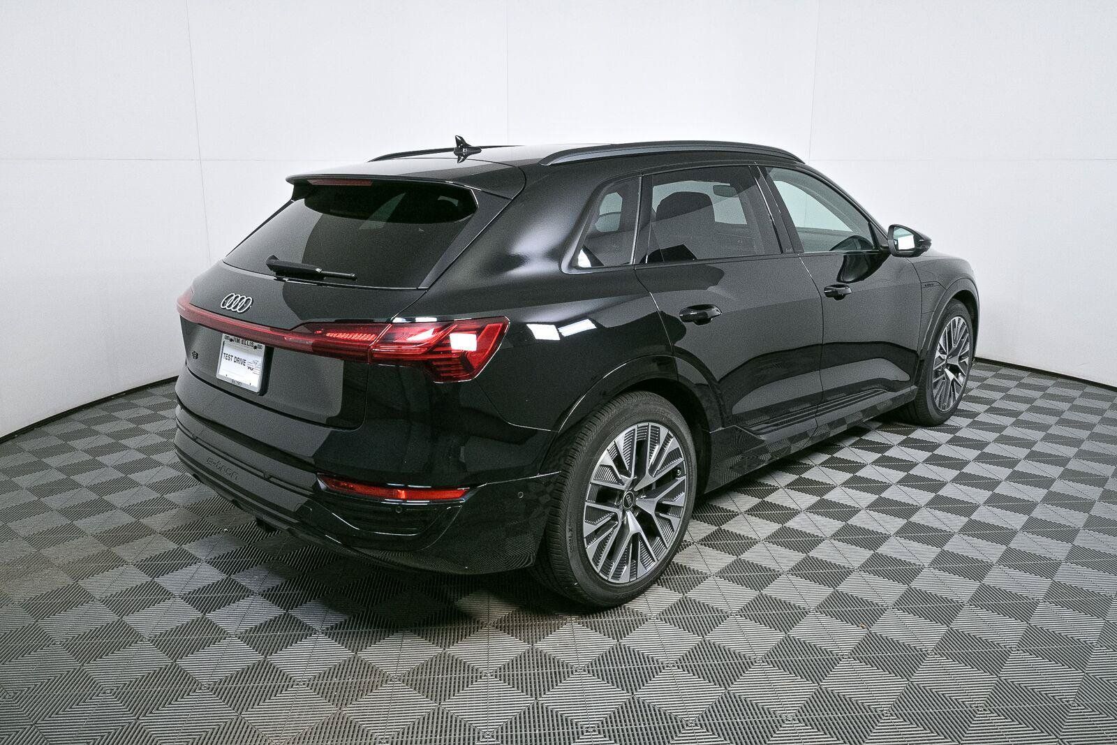 Used 2024 Audi Q8 e-tron Prestige w/ Prestige Package AWD/4WD image 3