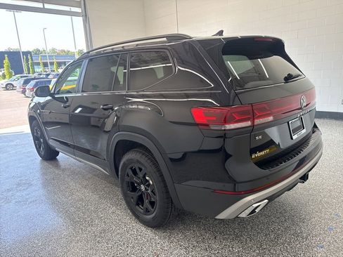 New 2026 Volkswagen Atlas Peak Edition AWD/4WD image 2