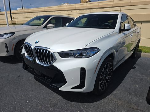 Used 2025 BMW X6 xDrive40i AWD/4WD image 3