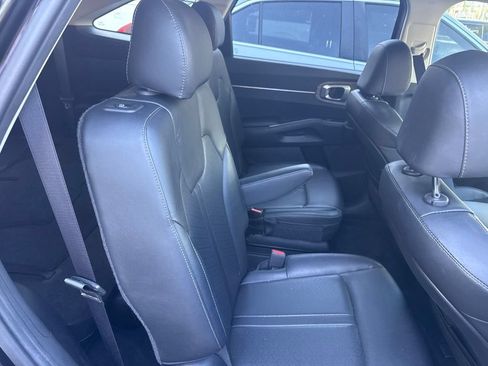 Used 2022 Kia Sorento EX w/ Panoramic Sunroof Package FWD image 5