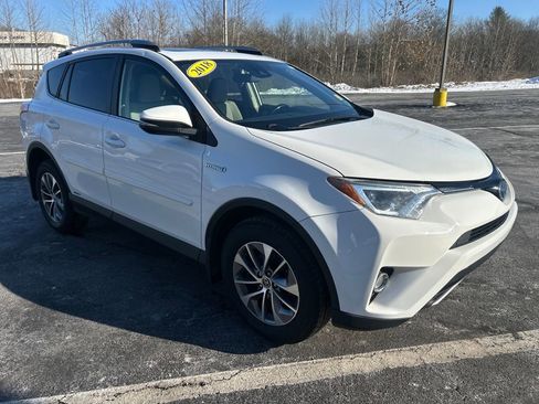 Used 2018 Toyota RAV4 XLE image 7