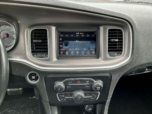 Used 2022 Dodge Charger SXT RWD image 9