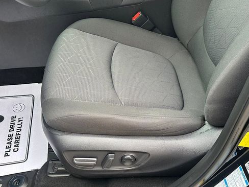 Certified 2019 Toyota RAV4 XLE w/ Convenience Package AWD/4WD image 11