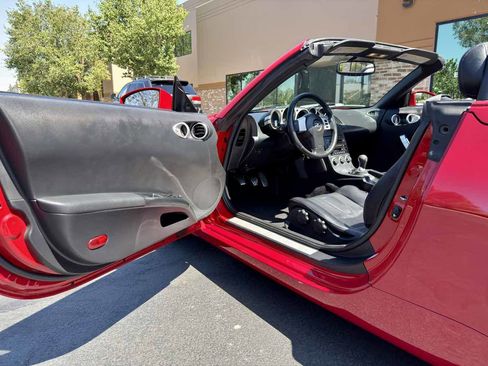 Used 2005 Nissan 350Z Touring image 25