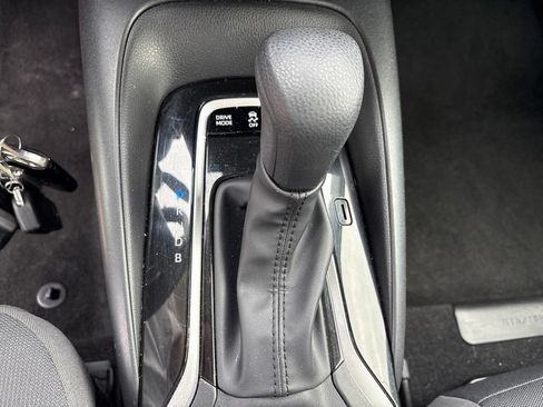 Used 2025 Toyota Corolla LE FWD image 18