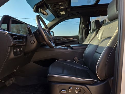 Used 2021 Cadillac Escalade Sport w/ Driver Assist Tech Package image 16