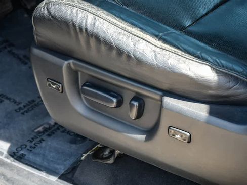 Used 2013 Toyota Tundra Platinum w/ Platinum Pkg RWD image 28