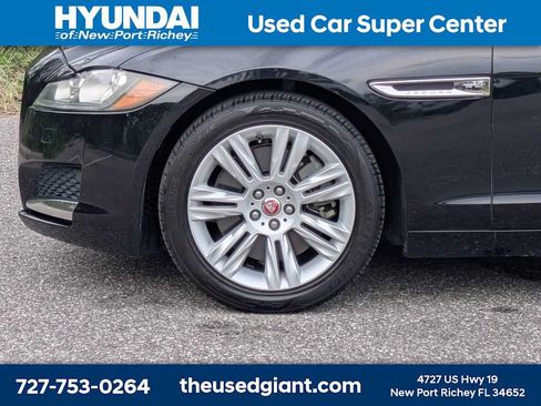Used 2017 Jaguar XF RWD image 11