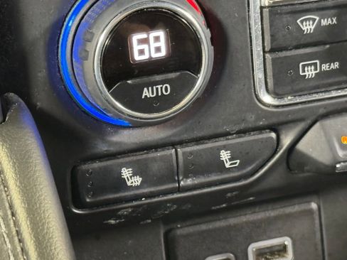 Used 2022 Chevrolet Suburban Z71 image 37