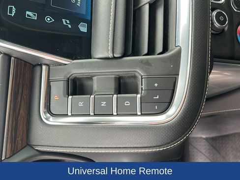 Used 2023 Chevrolet Suburban Premier AWD/4WD image 24