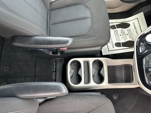 Certified 2023 Chrysler Voyager LX FWD image 15