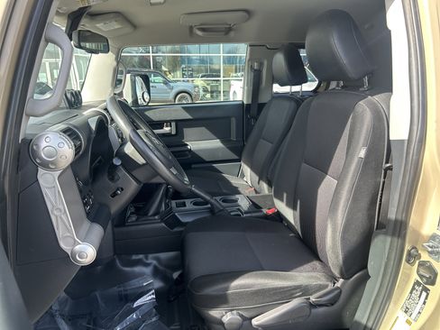 Used 2012 Toyota FJ Cruiser 4WD w/ Convenience Pkg image 9