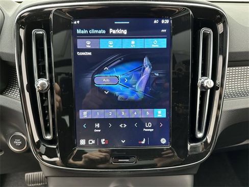 Certified 2025 Volvo XC40 B5 Plus image 18