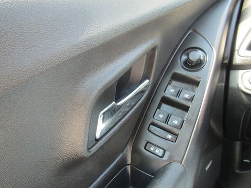 Used 2017 Chevrolet Trax LT w/ Sun & Sound Package FWD image 34