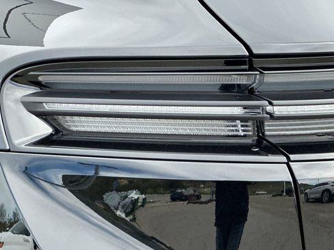 Used 2025 Porsche Macan 4S Electric image 39