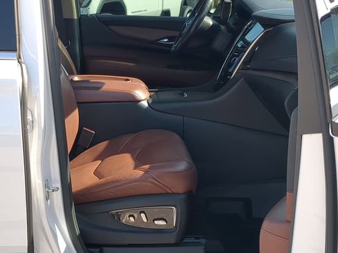 Used 2017 Cadillac Escalade Premium Luxury image 26