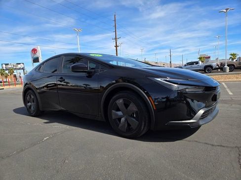 Used 2025 Toyota Prius LE image 2