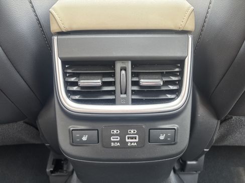 Used 2024 Subaru Outback Limited AWD/4WD image 11