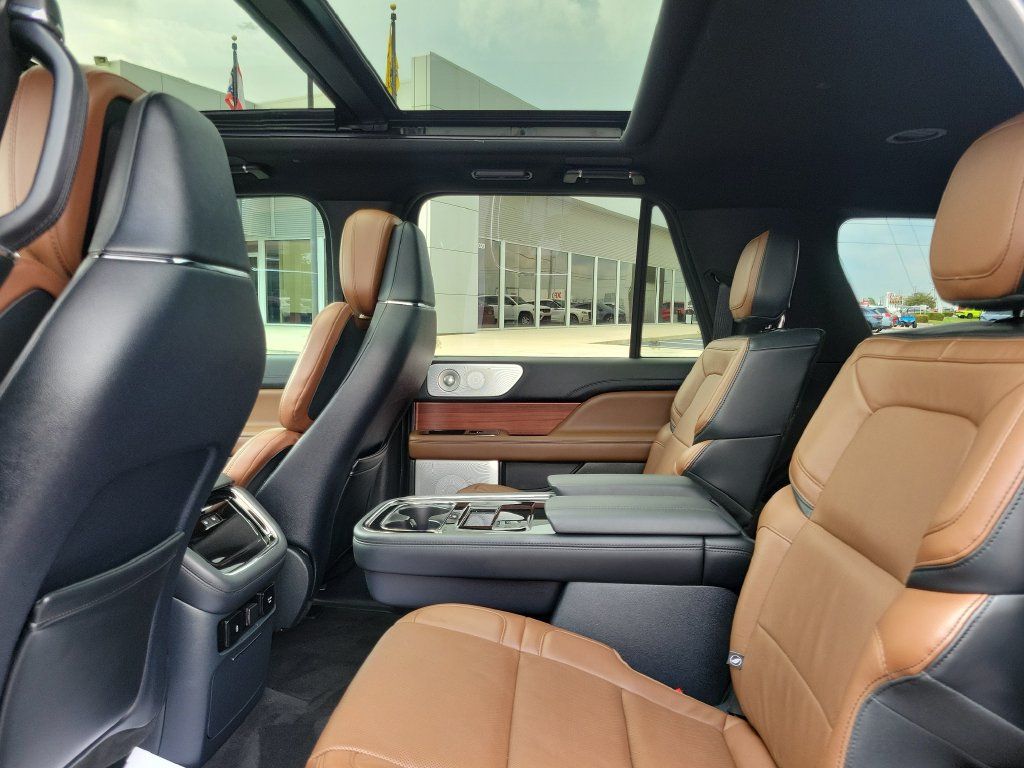 Certified 2024 Lincoln Navigator L Reserve AWD/4WD image 14