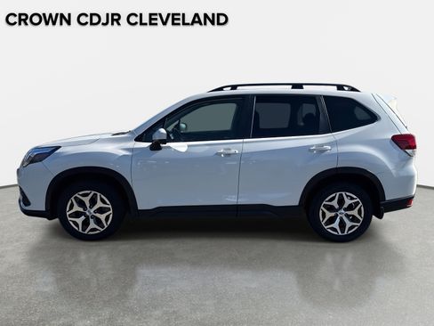 Used 2023 Subaru Forester Premium image 7