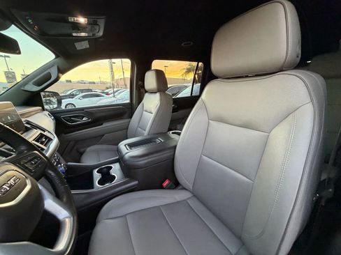 Used 2023 GMC Yukon XL SLT image 15
