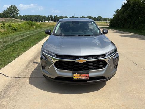 Used 2024 Chevrolet Trax LS FWD image 12