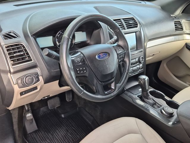 Used 2018 Ford Explorer XLT w/ Equipment Group 202A AWD/4WD image 10