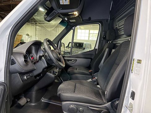 Used 2025 Mercedes-Benz Sprinter 2500 image 19