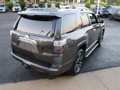 Used 2017 Toyota 4Runner Limited AWD/4WD image 4