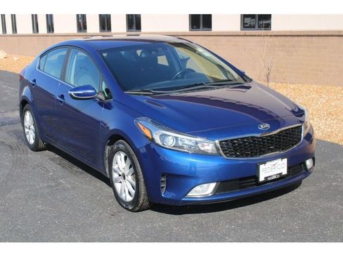 Used 2017 Kia Forte S w/ S Technology Package image 2