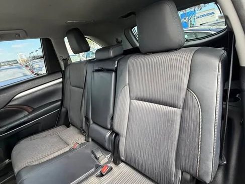 Used 2014 Toyota Highlander LE image 7