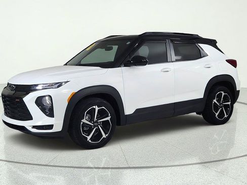 Used 2023 Chevrolet TrailBlazer RS w/ Sun and Liftgate Package FWD image 3