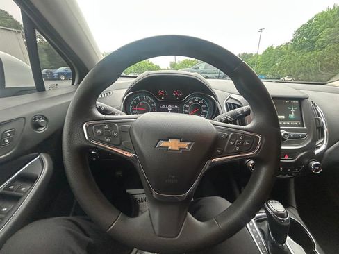Used 2017 Chevrolet Cruze LT w/ Convenience Package FWD image 22