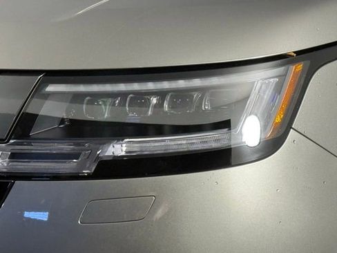 Used 2023 Land Rover Range Rover SE image 12