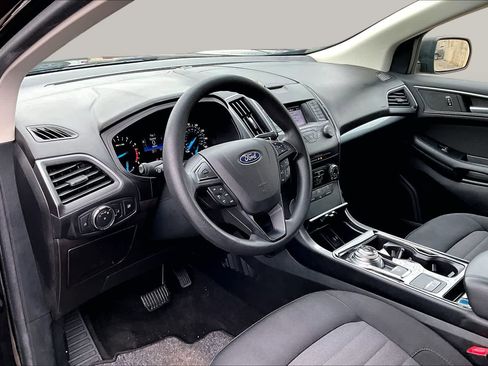 Certified 2019 Ford Edge SE FWD image 18