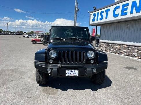 Used 2016 Jeep Wrangler Unlimited Sahara AWD/4WD image 4