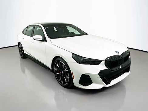 Used 2026 BMW 550e xDrive w/ Executive Package image 3