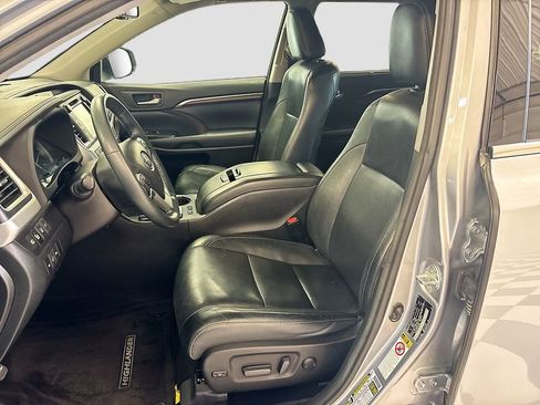 Used 2016 Toyota Highlander Limited Platinum AWD/4WD image 5