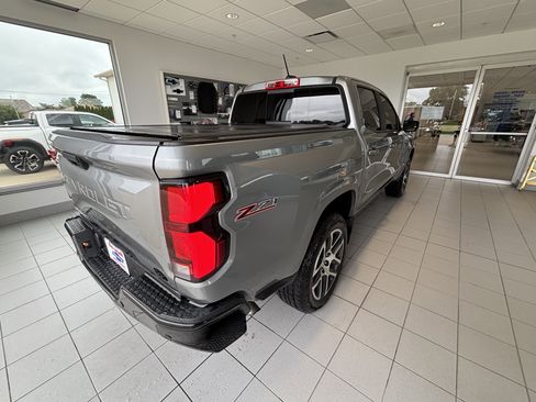 Used 2024 Chevrolet Colorado Z71 w/ Z71 Convenience Package 2 AWD/4WD image 7