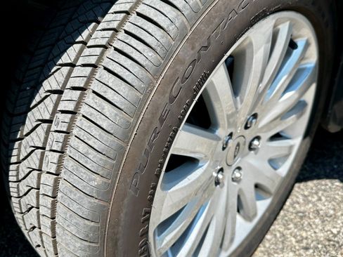 Used 2010 Ford Fusion Hybrid FWD image 4