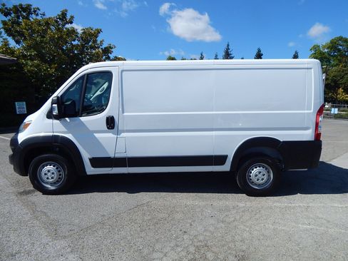 Used 2025 RAM ProMaster 2500 w/ U-Haul Equipment Group FWD image 5