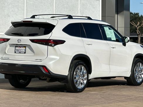 Used 2024 Toyota Highlander Limited image 4