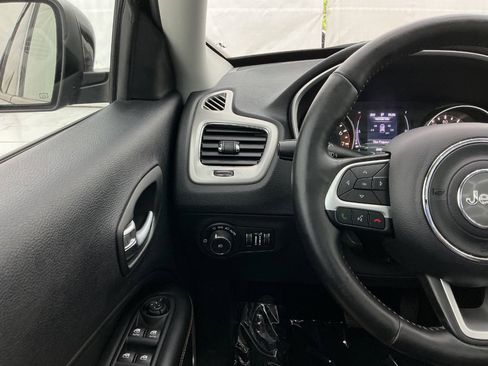 Used 2019 Jeep Compass Latitude w/ Cold Weather Group AWD/4WD image 29