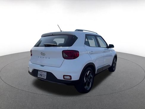Used 2025 Hyundai Venue SEL FWD image 15